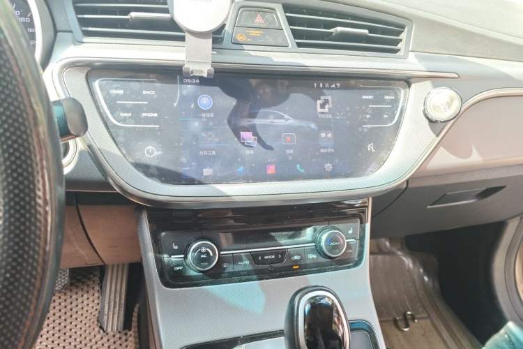 Used Geely Auto Emgrand GL 2018 1.4T DCT Prestige Smart Connectivity Version Audio And AC Panel
