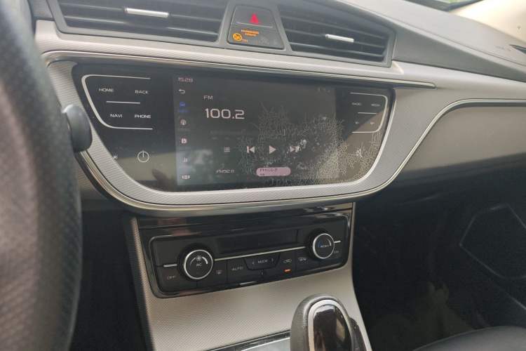 Used Geely Auto Emgrand GL 2018 1.8L DCT Elite Smart Connectivity Version Audio And AC Panel