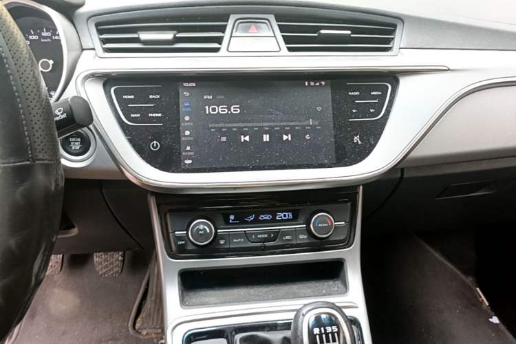 Used Geely Auto Emgrand GL 2018 1.8L Manual Elite Smart Connectivity Version Audio And AC Panel