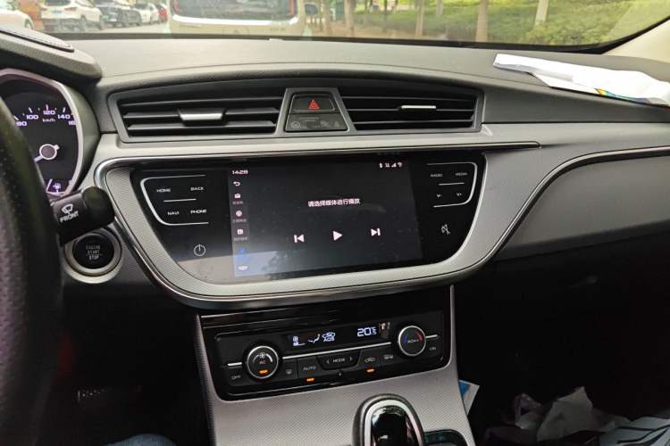Used Geely Auto Emgrand GL 2018 1.8L DCT Elite Smart Connectivity Version Audio And AC Panel
