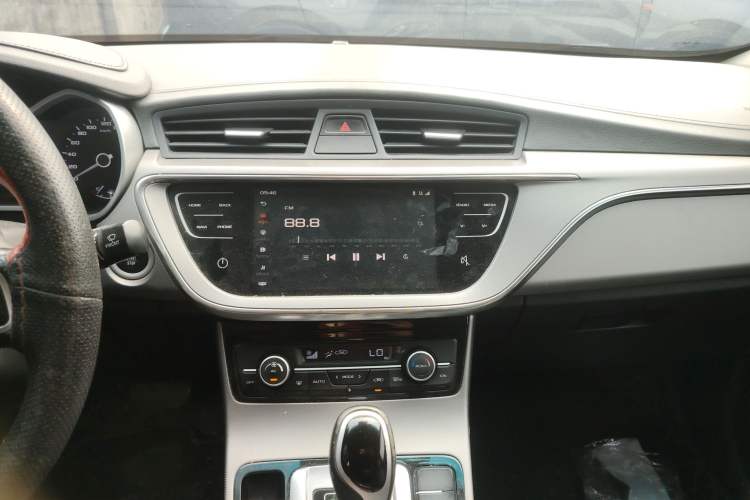 Used Geely Auto Emgrand GL 2018 1.4T DCT Elite Smart Connectivity Version Audio And AC Panel