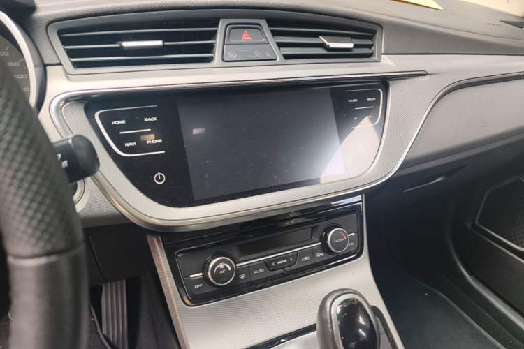 Used Geely Auto Emgrand GL 2018 1.4T DCT Elite Smart Connectivity Version Audio And AC Panel