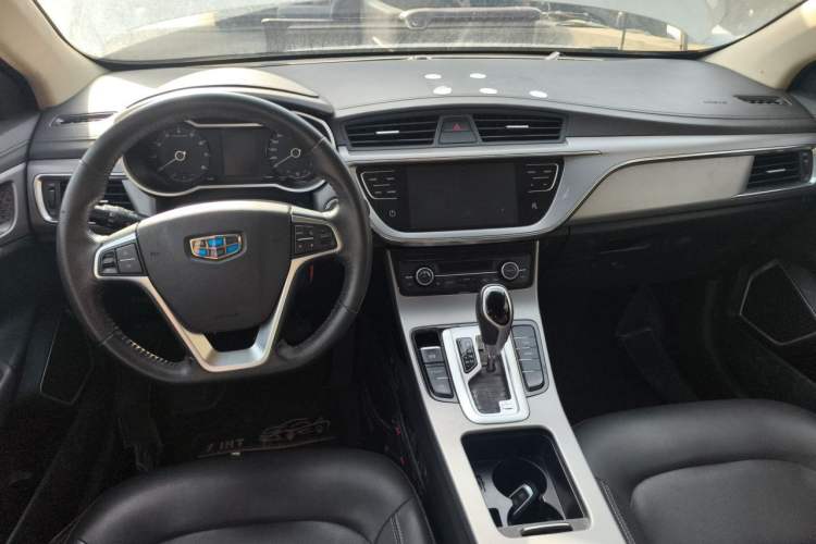 Used Geely Auto Emgrand GL 2018 1.8L DCT Elite Smart Connectivity Version Center Console