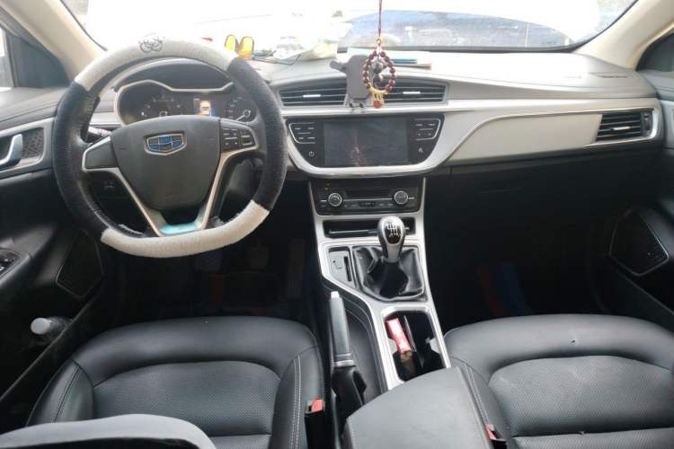 Used Geely Auto Emgrand GL 2018 1.8L Manual Elite Smart Connectivity Version Center Console