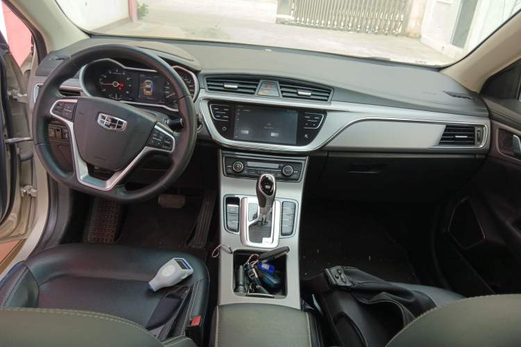 Used Geely Auto Emgrand GL 2018 1.8L DCT Elite Smart Connectivity Version Center Console