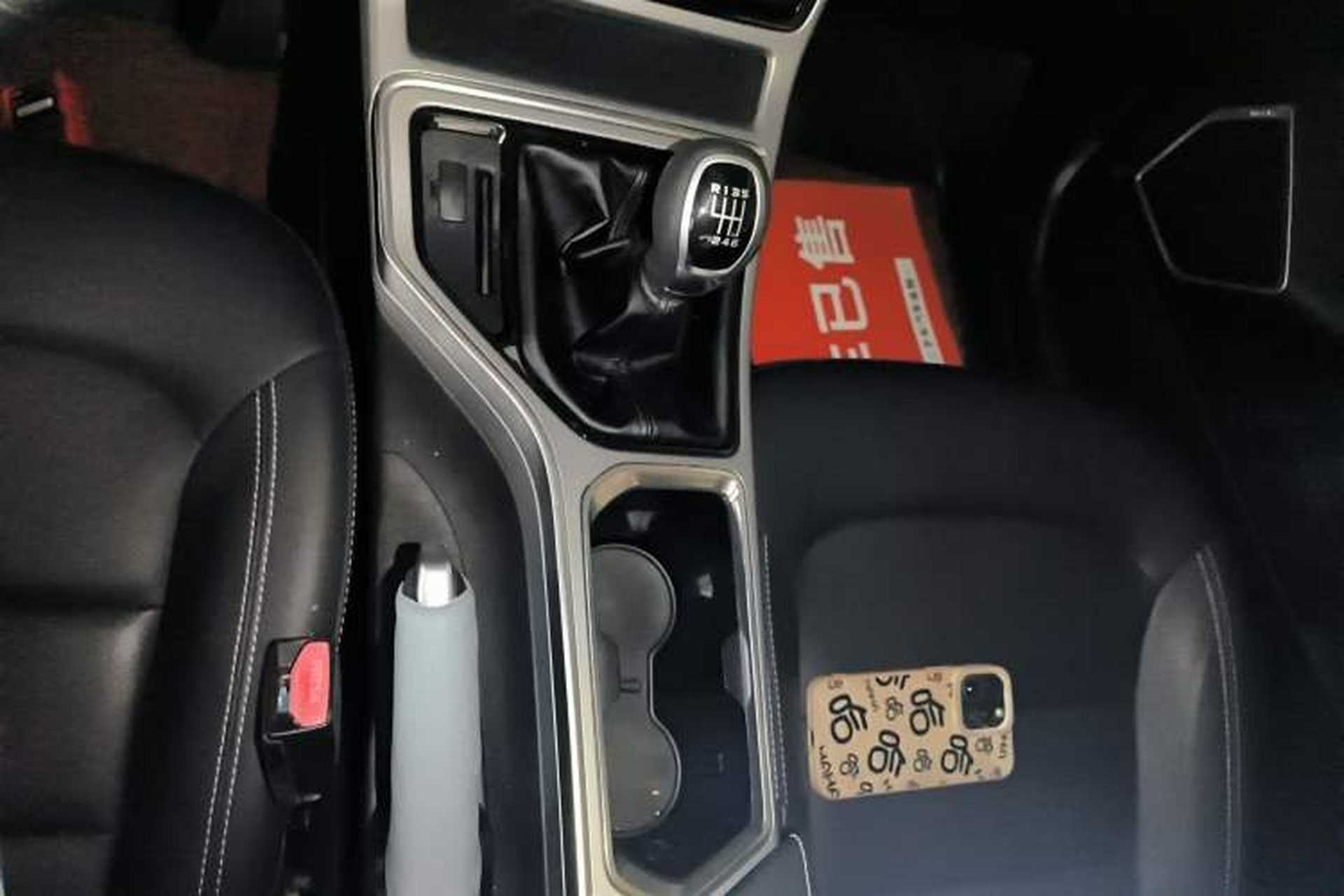 Used Geely Auto Emgrand GL 2018 1.8L Manual Elite Smart Connectivity Version Gear Lever
