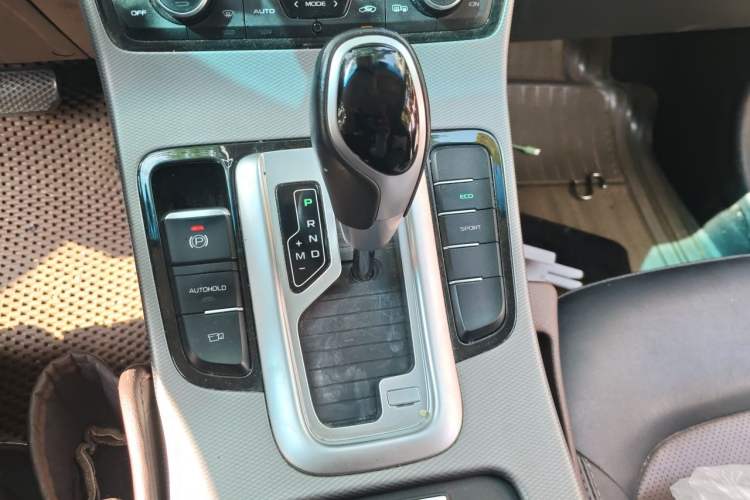 Used Geely Auto Emgrand GL 2018 1.4T DCT Prestige Smart Connectivity Version Gear Lever