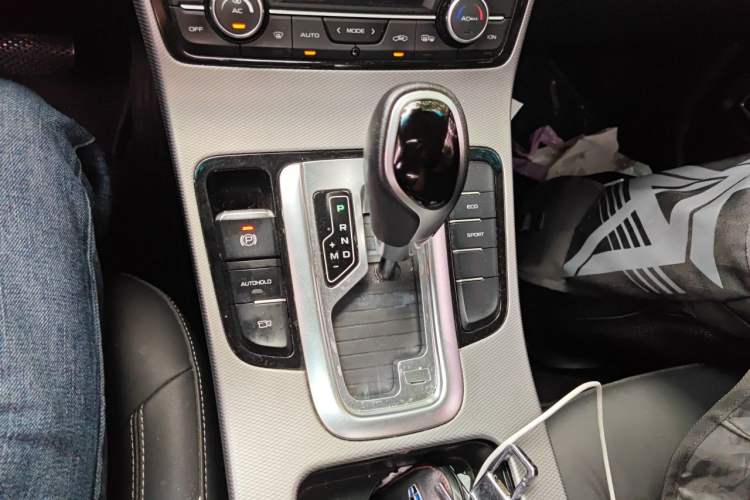 Used Geely Auto Emgrand GL 2018 1.8L DCT Elite Smart Connectivity Version Gear Lever