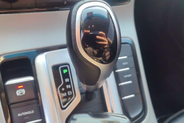 Used Geely Auto Emgrand GL 2018 1.4T DCT Prestige Smart Connectivity Version Gear Lever