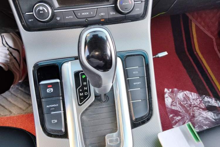 Used Geely Auto Emgrand GL 2018 1.4T DCT Elite Smart Connectivity Version Gear Lever