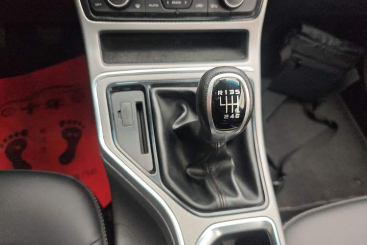 Used Geely Auto Emgrand GL 2018 1.8L Manual Elite Smart Connectivity Version Gear Lever