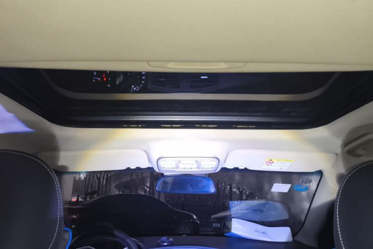 Used Geely Auto Emgrand GL 2018 1.4T Manual Elite Smart Connectivity Version Headliner