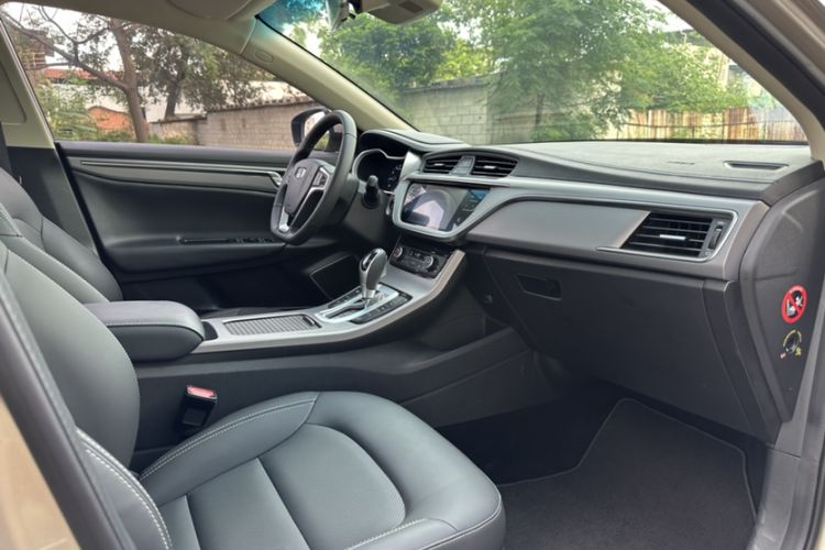 Used Geely Auto Emgrand GL 2018 1.4T DCT Elite Smart Connectivity Version Interior 2