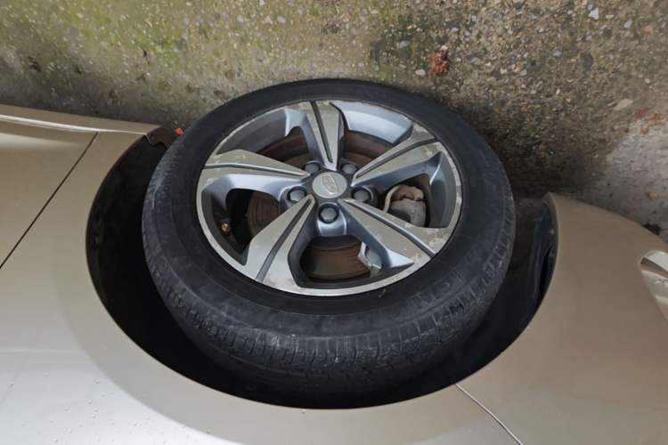 Used Geely Auto Emgrand GL 2018 1.4T DCT Elite Smart Connectivity Version Left Front Wheel Hub