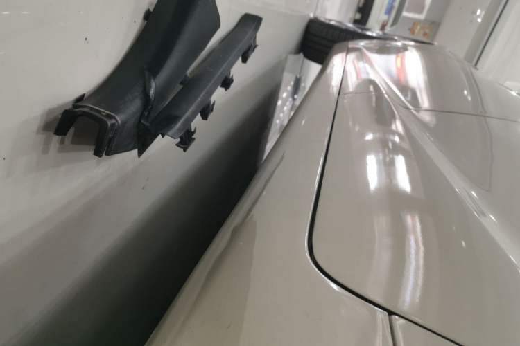 Used Geely Auto Emgrand GL 2018 1.4T DCT Elite Smart Connectivity Version Left Side Sill