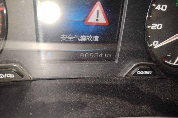 Used Geely Auto Emgrand GL 2018 1.8L Manual Elite Smart Connectivity Version Odometer Close Up