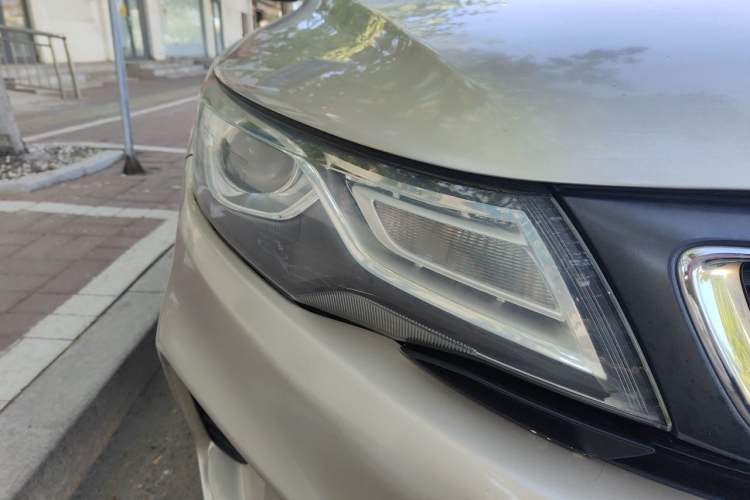 Used Geely Auto Emgrand GL 2018 1.8L DCT Elite Smart Connectivity Version Right Front Headlight