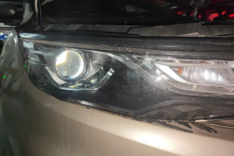 Used Geely Auto Emgrand GL 2018 1.8L DCT Elite Smart Connectivity Version Right Front Headlight