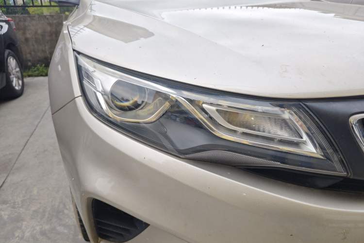 Used Geely Auto Emgrand GL 2018 1.8L DCT Elite Smart Connectivity Version Right Front Headlight