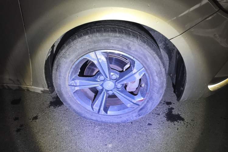 Used Geely Auto Emgrand GL 2018 1.4T Manual Elite Smart Connectivity Version Right Front Wheel Hub