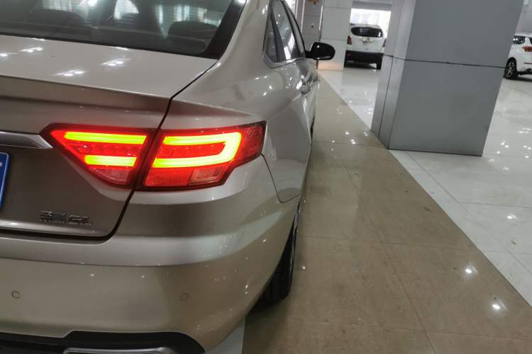 Used Geely Auto Emgrand GL 2018 1.4T DCT Elite Smart Connectivity Version Right Rear Taillight