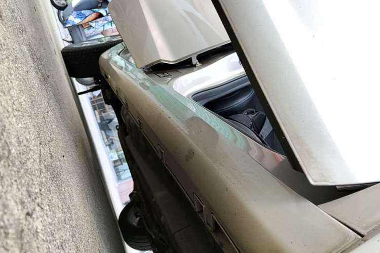 Used Geely Auto Emgrand GL 2018 1.4T DCT Elite Smart Connectivity Version Right Side Sill