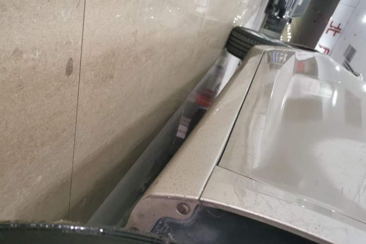 Used Geely Auto Emgrand GL 2018 1.4T DCT Elite Smart Connectivity Version Right Side Sill