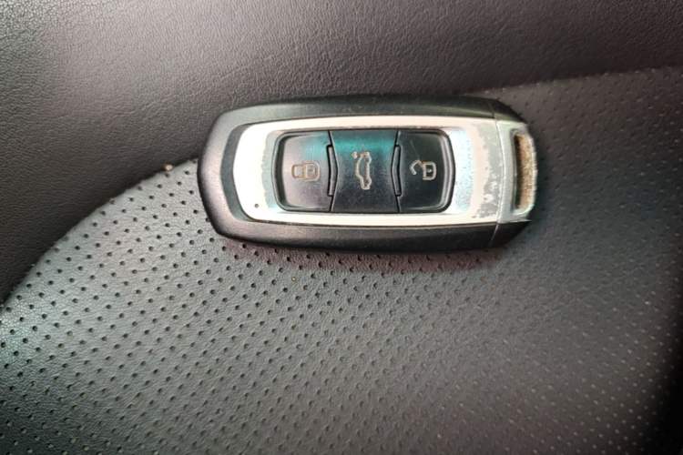 Used Geely Auto Emgrand GL 2018 1.4T Manual Elite Smart Connectivity Version Vehicle Key