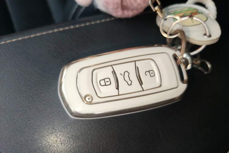 Used Geely Auto Emgrand GL 2018 1.8L Manual Elite Smart Connectivity Version Vehicle Key