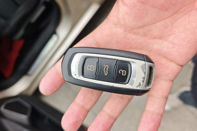 Used Geely Auto Emgrand GL 2018 1.8L Manual Elite Smart Connectivity Version Vehicle Key