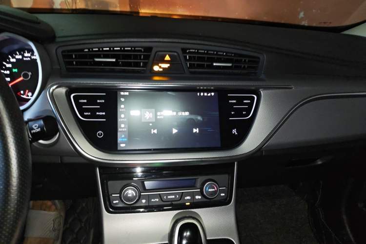 Used Geely Auto Emgrand GL 2018 1.4T DCT Elite Smart Connectivity Version Audio And AC Panel