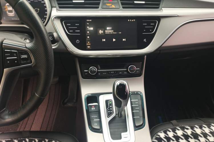 Used Geely Auto Emgrand GL 2018 1.4T DCT Elite Smart Connectivity Version Audio And AC Panel