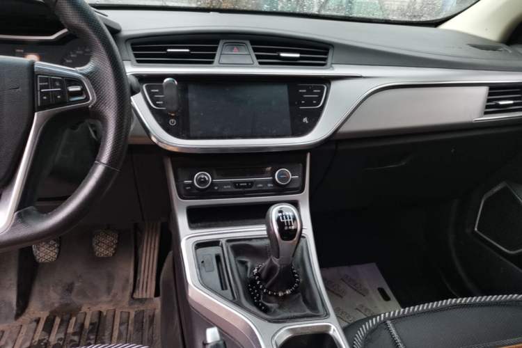 Used Geely Auto Emgrand GL 2018 1.8L Manual Elite Smart Connectivity Version Audio And AC Panel