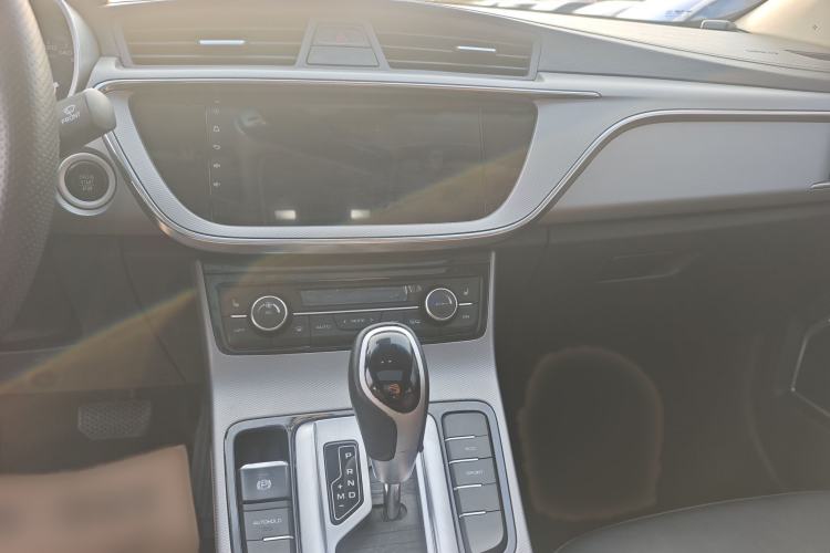Used Geely Auto Emgrand GL 2018 1.4T DCT Prestige Smart Connectivity Version Audio And AC Panel