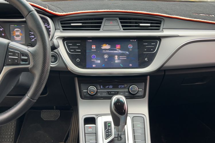 Used Geely Auto Emgrand GL 2018 1.4T DCT Elite Smart Connectivity Version Audio And AC Panel