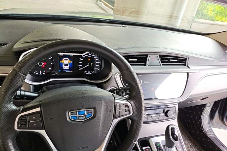Used Geely Auto Emgrand GL 2018 1.8L DCT Elite Smart Connectivity Version Center Console