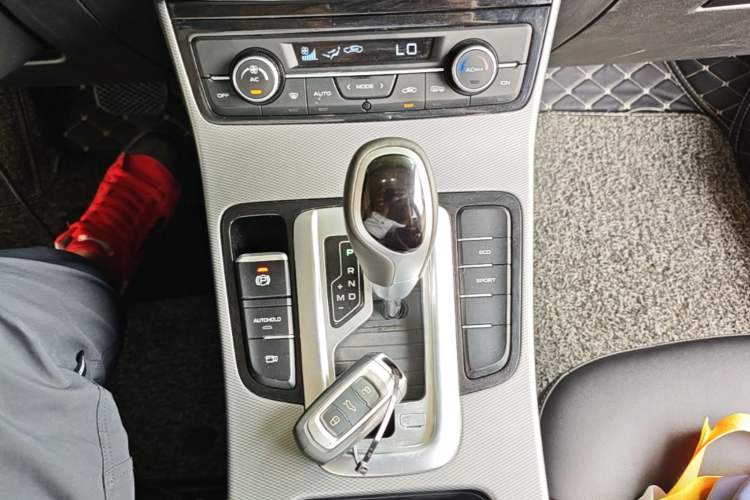 Used Geely Auto Emgrand GL 2018 1.8L DCT Elite Smart Connectivity Version Gear Lever