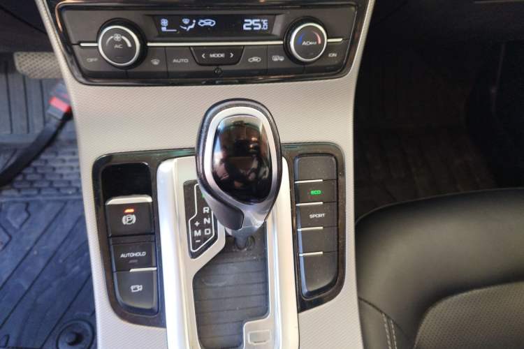 Used Geely Auto Emgrand GL 2018 1.8L DCT Elite Smart Connectivity Version Gear Lever