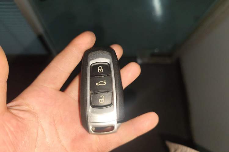Used Geely Auto Emgrand GL 2018 1.8L DCT Elite Smart Connectivity Version Interior 1