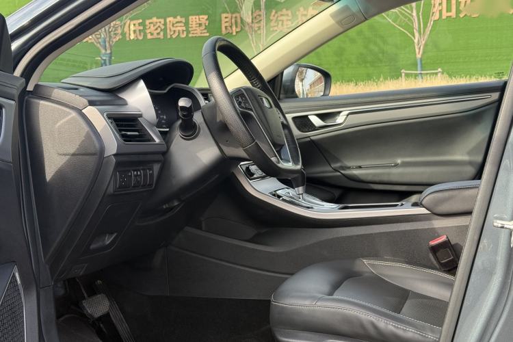 Used Geely Auto Emgrand GL 2018 1.8L DCT Elite Smart Connectivity Version Interior 2