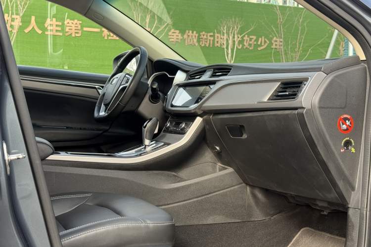 Used Geely Auto Emgrand GL 2018 1.8L DCT Elite Smart Connectivity Version Interior 3