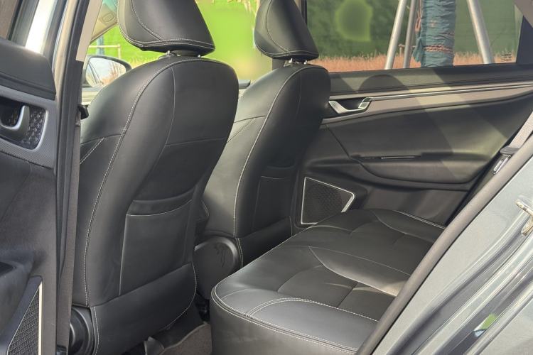 Used Geely Auto Emgrand GL 2018 1.8L DCT Elite Smart Connectivity Version Interior 5
