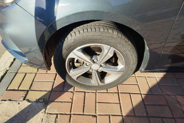 Used Geely Auto Emgrand GL 2018 1.8L DCT Elite Smart Connectivity Version Left Front Wheel Hub