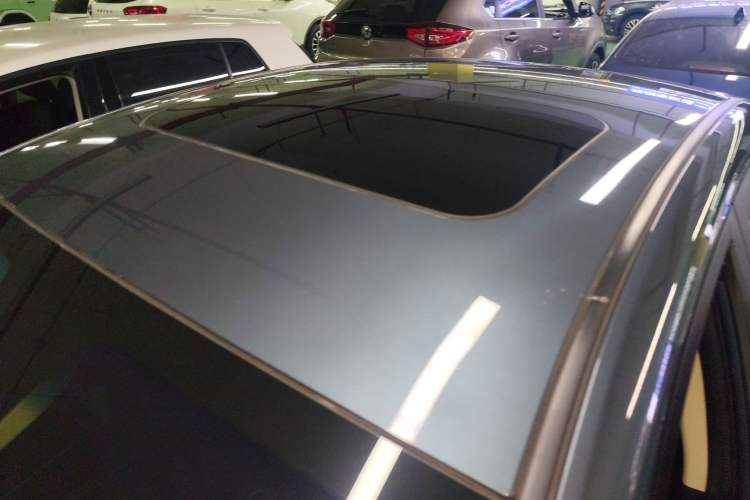 Used Geely Auto Emgrand GL 2018 1.8L DCT Elite Smart Connectivity Version Roof