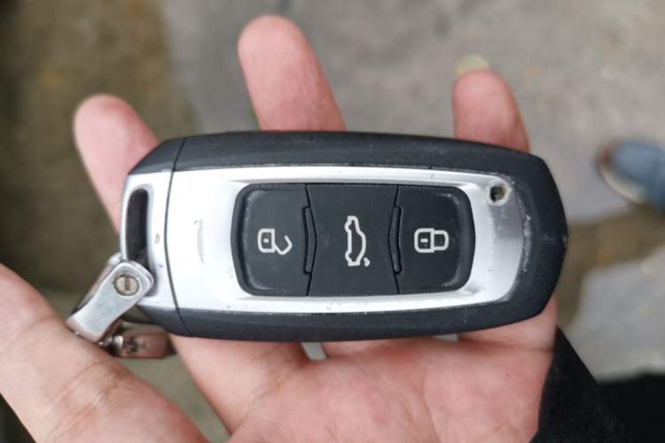 Used Geely Auto Emgrand GL 2018 1.8L Manual Elite Smart Connectivity Version Vehicle Key