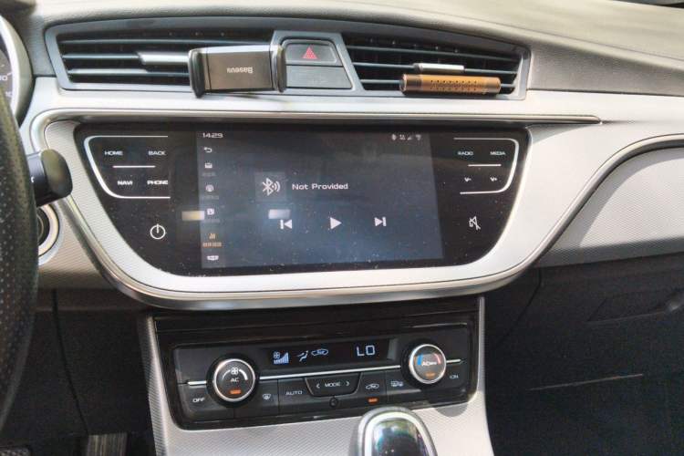 Used Geely Auto Emgrand GL 2018 1.8L DCT Elite Smart Connectivity Version Audio And AC Panel