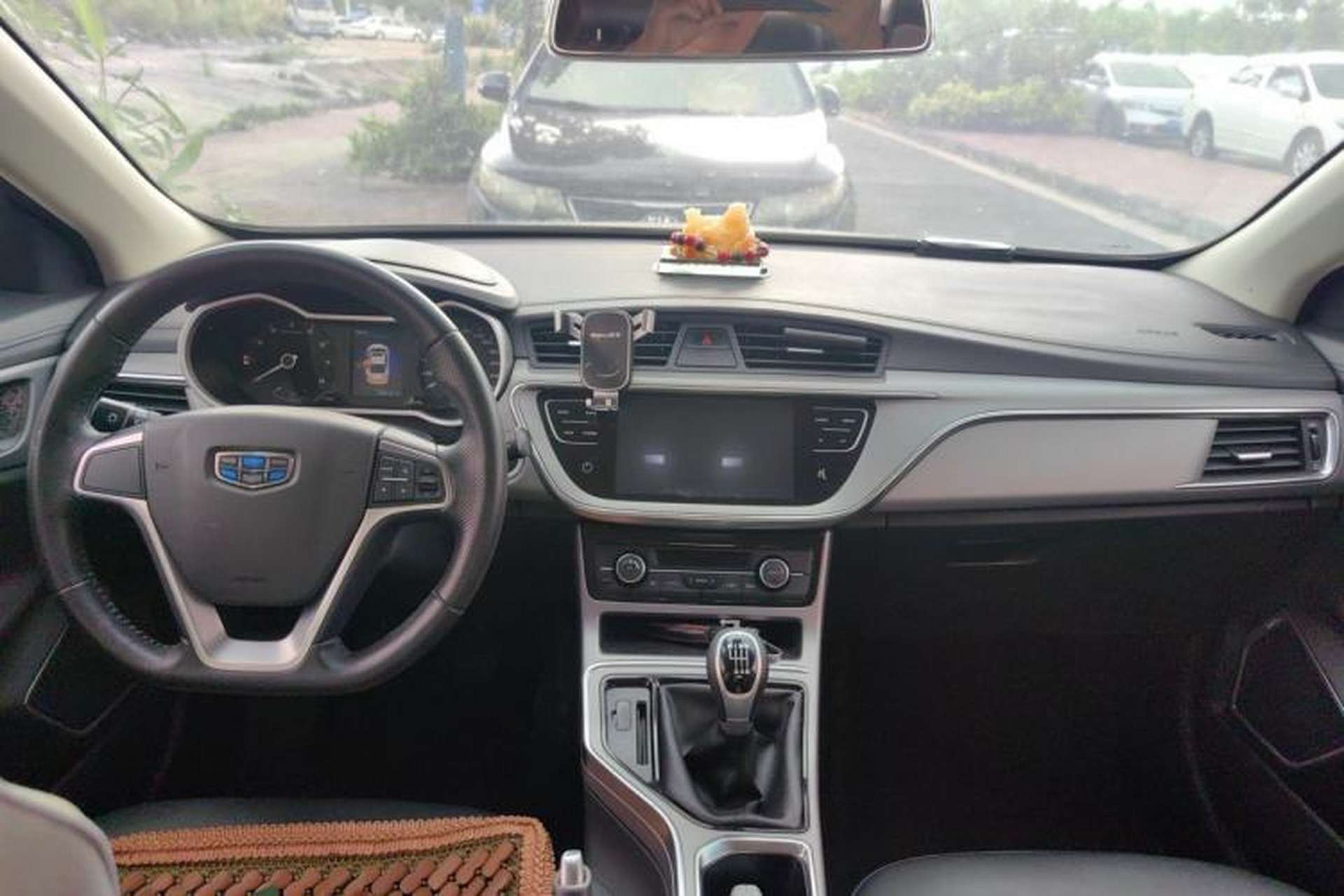 Used Geely Auto Emgrand GL 2018 1.4T Manual Elite Smart Connectivity Version Center Console