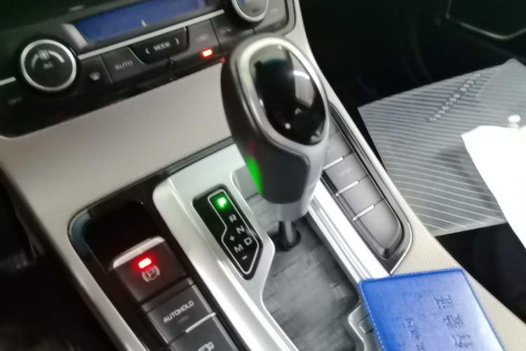 Used Geely Auto Emgrand GL 2018 1.4T DCT Elite Smart Connectivity Version Gear Lever