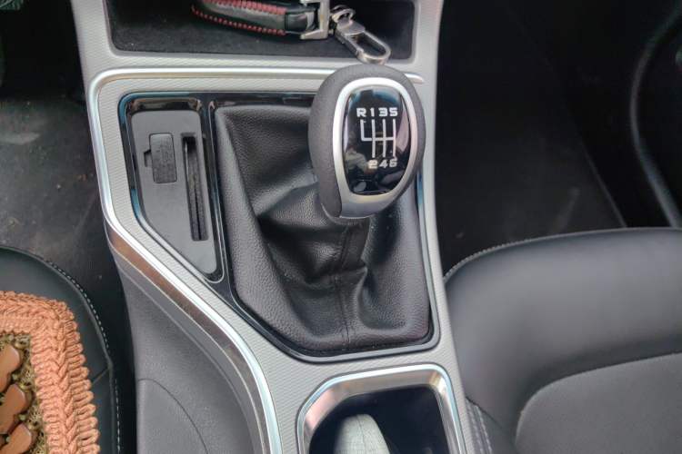 Used Geely Auto Emgrand GL 2018 1.4T Manual Elite Smart Connectivity Version Gear Lever