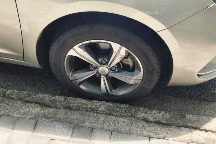 Used Geely Auto Emgrand GL 2018 1.8L DCT Elite Smart Connectivity Version Right Front Wheel Hub